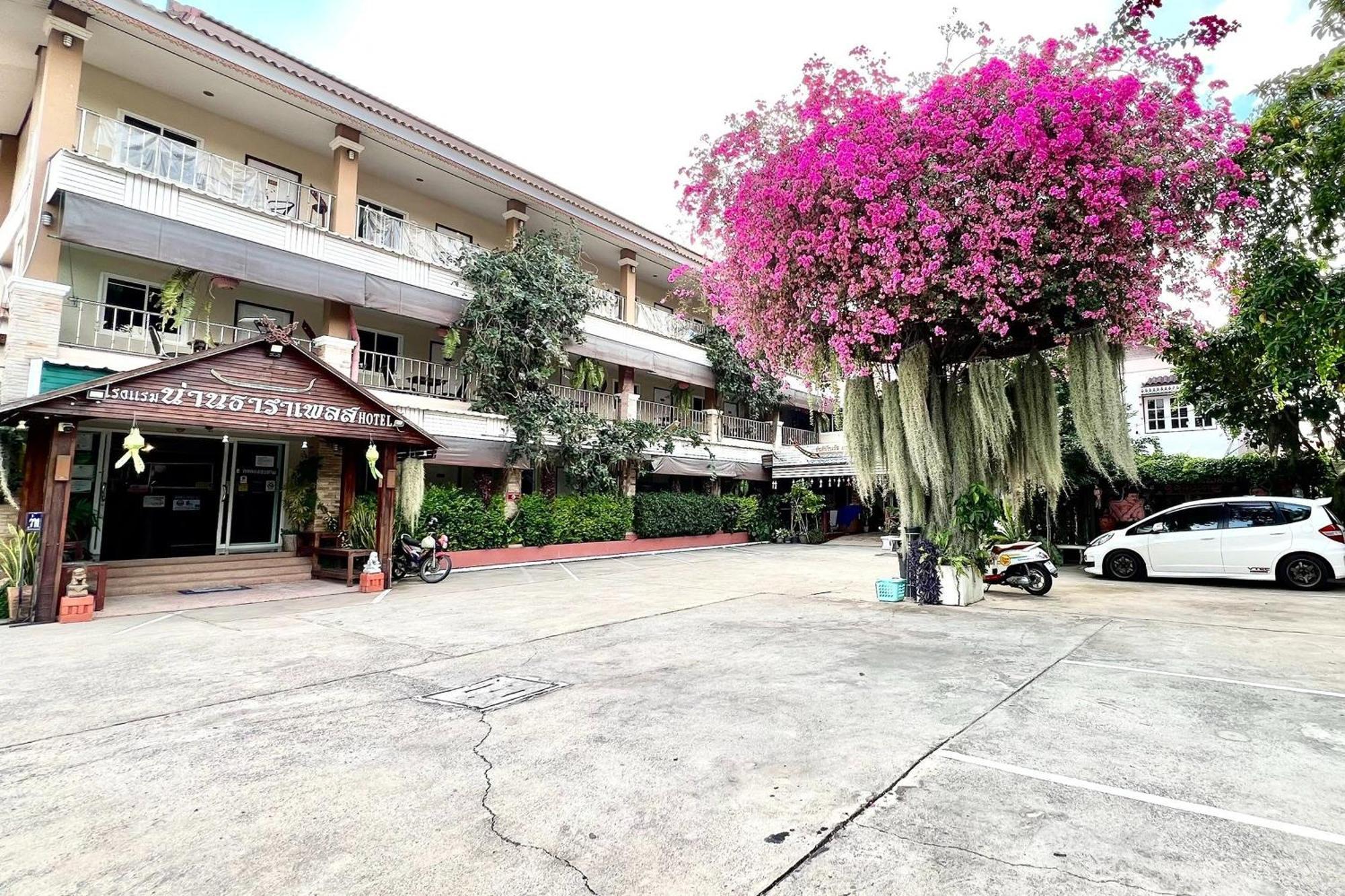 Nan Thara Place Экстерьер фото